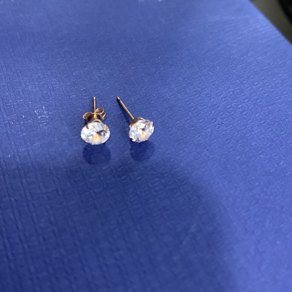 Macys gold plated stud earrings - Picture 3 of 3